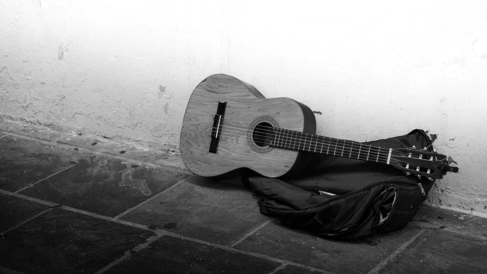 La guitarra, primera herramienta del género