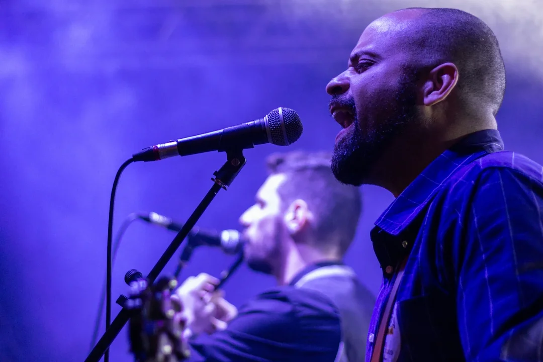 La voz amplificada, terreno del canto moderno