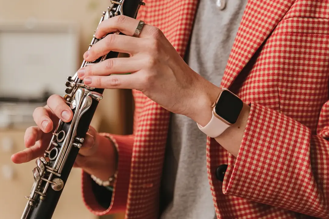 Clarinetista tocando