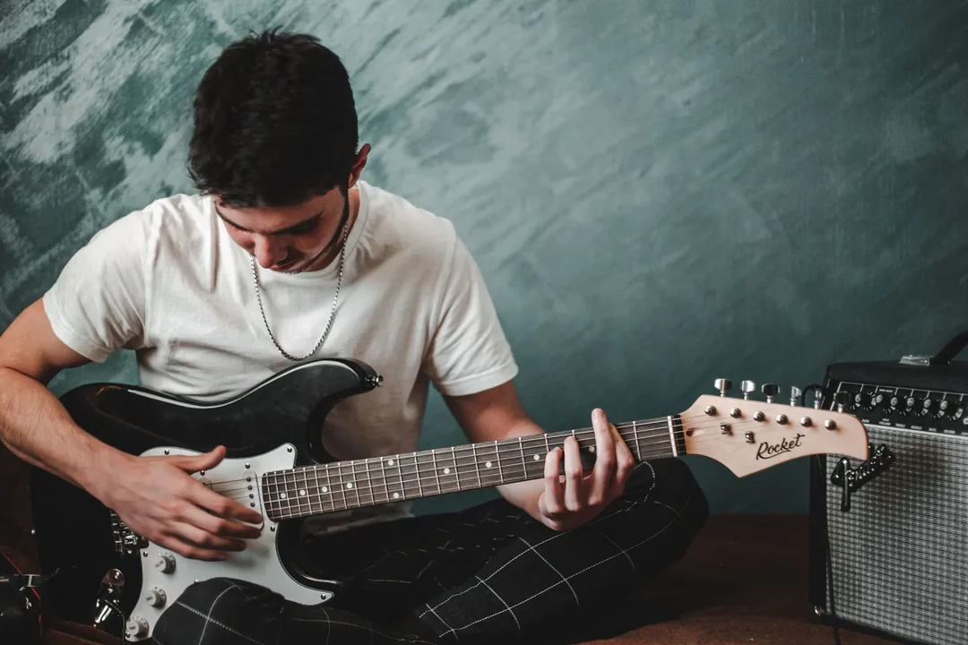 La guitarra electrica, instrumento del curso