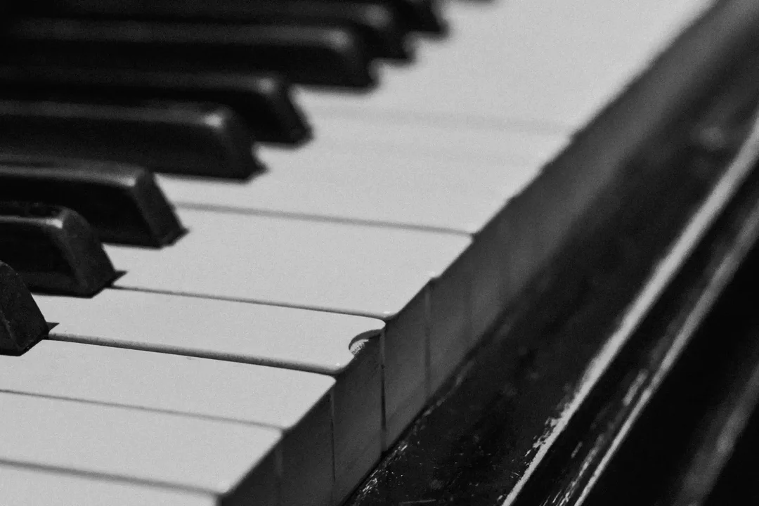 Teclado de piano, el instrumento del curso