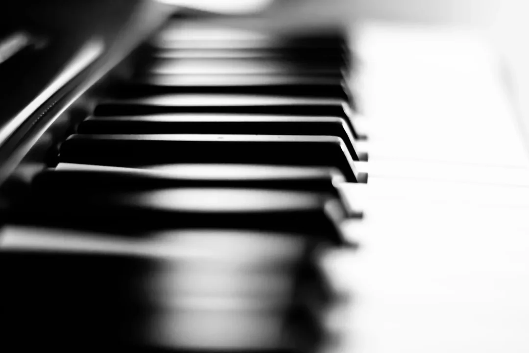 Teclado de piano, el instrumento del curso