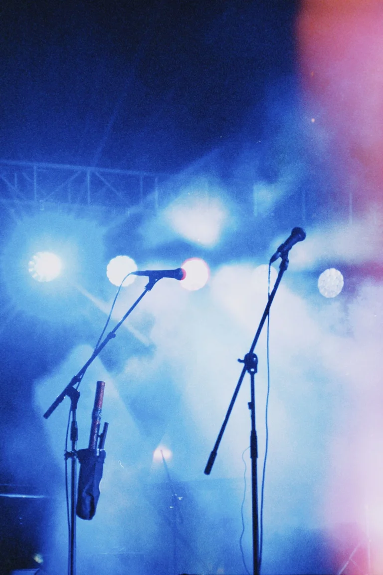 Micrófono en el escenario, donde empieza la prueba