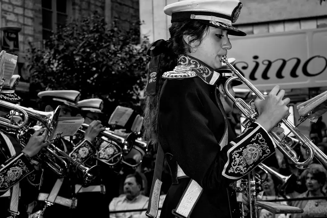Trompetista tocando su instrumento