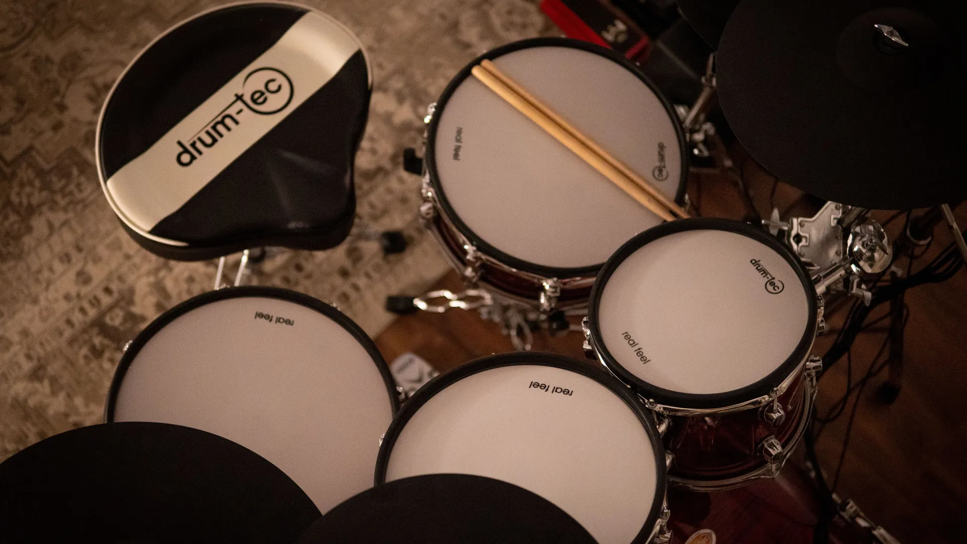 Kit híbrido, acústico y electrónico a la vez