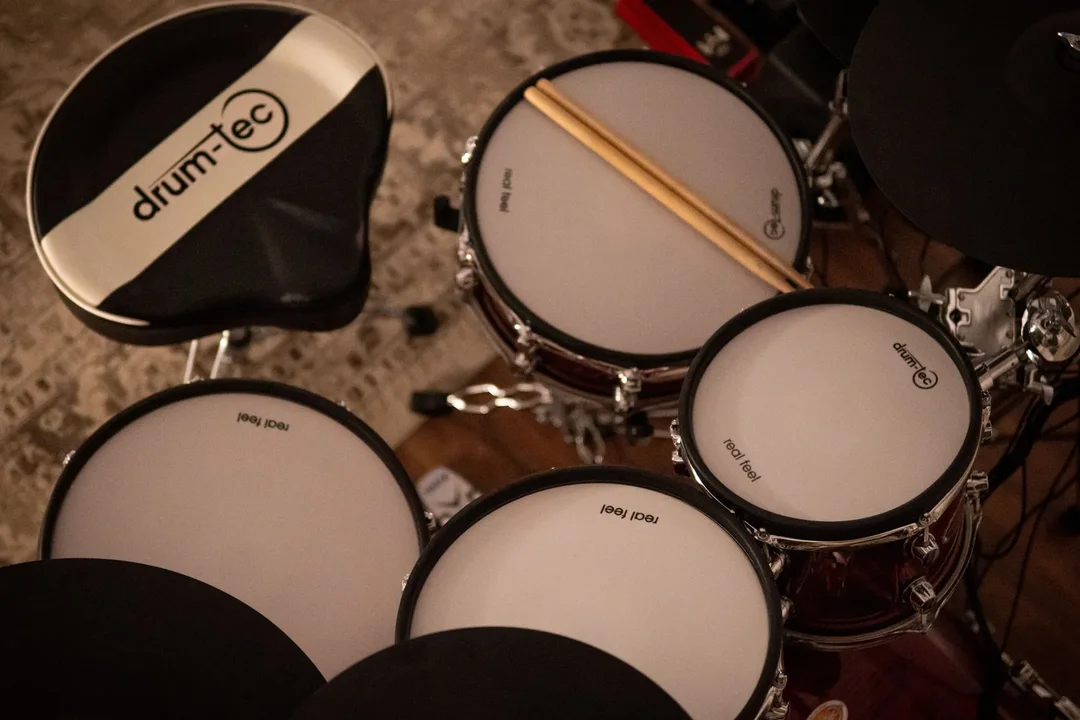 Kit híbrido, acústico y electrónico a la vez