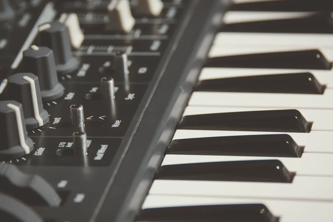Sintetizador modular en un estudio