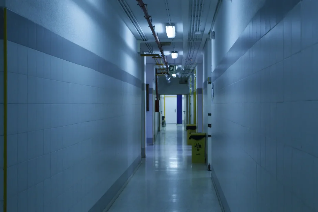 El hospital, entorno que impone sus condiciones