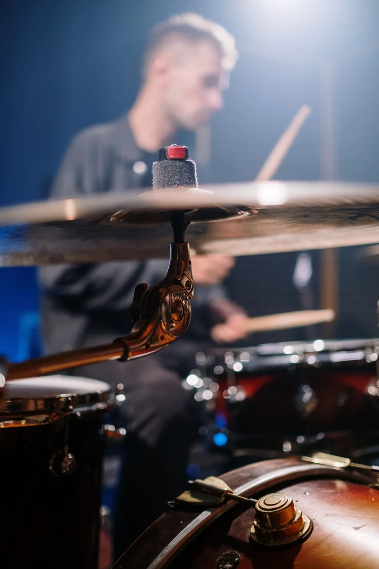 El puesto de percusion, desde donde se dirige la seccion