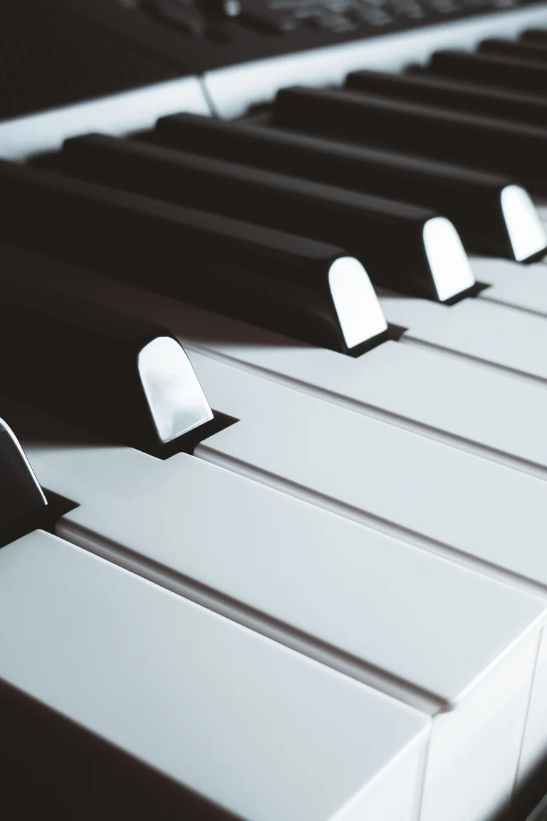 Piano eléctrico, el otro eje del programa