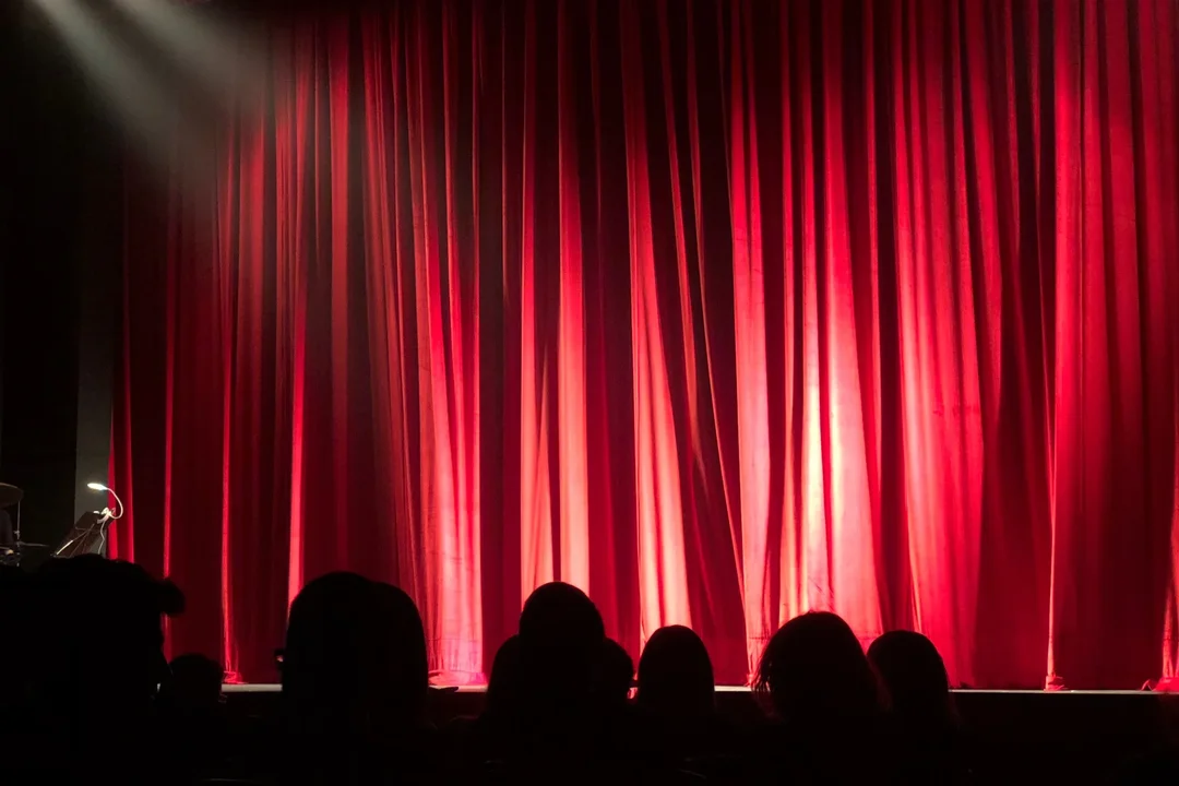 Escenario de teatro antes de una función