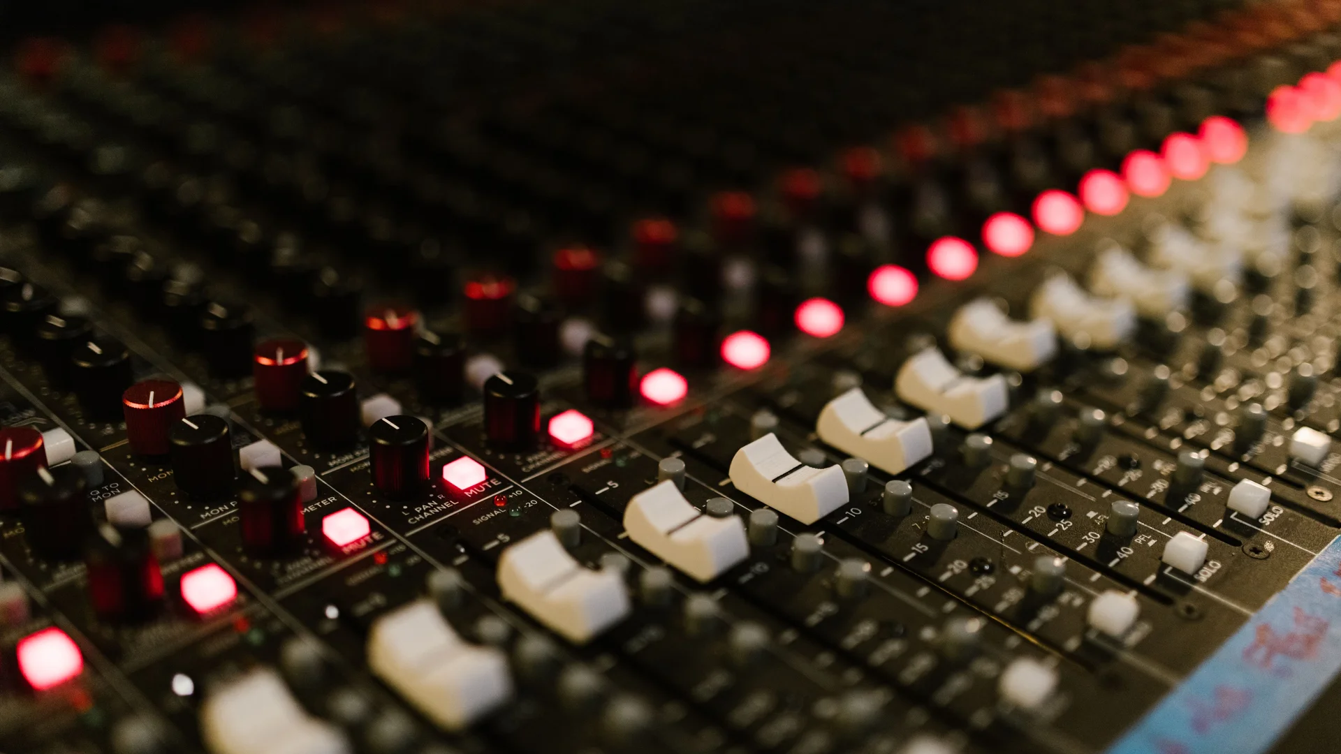 El estudio, donde la voz se convierte en producto